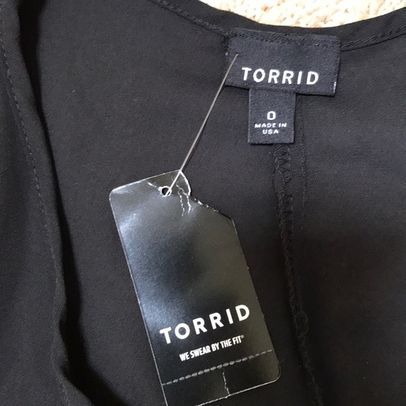 NWT! Torrid black zip front S/S blouse . - Picture 4 of 9